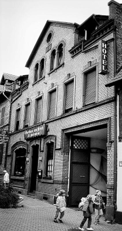 Hotel-Pension Zum Hirsch Hattersheim am Main Екстериор снимка