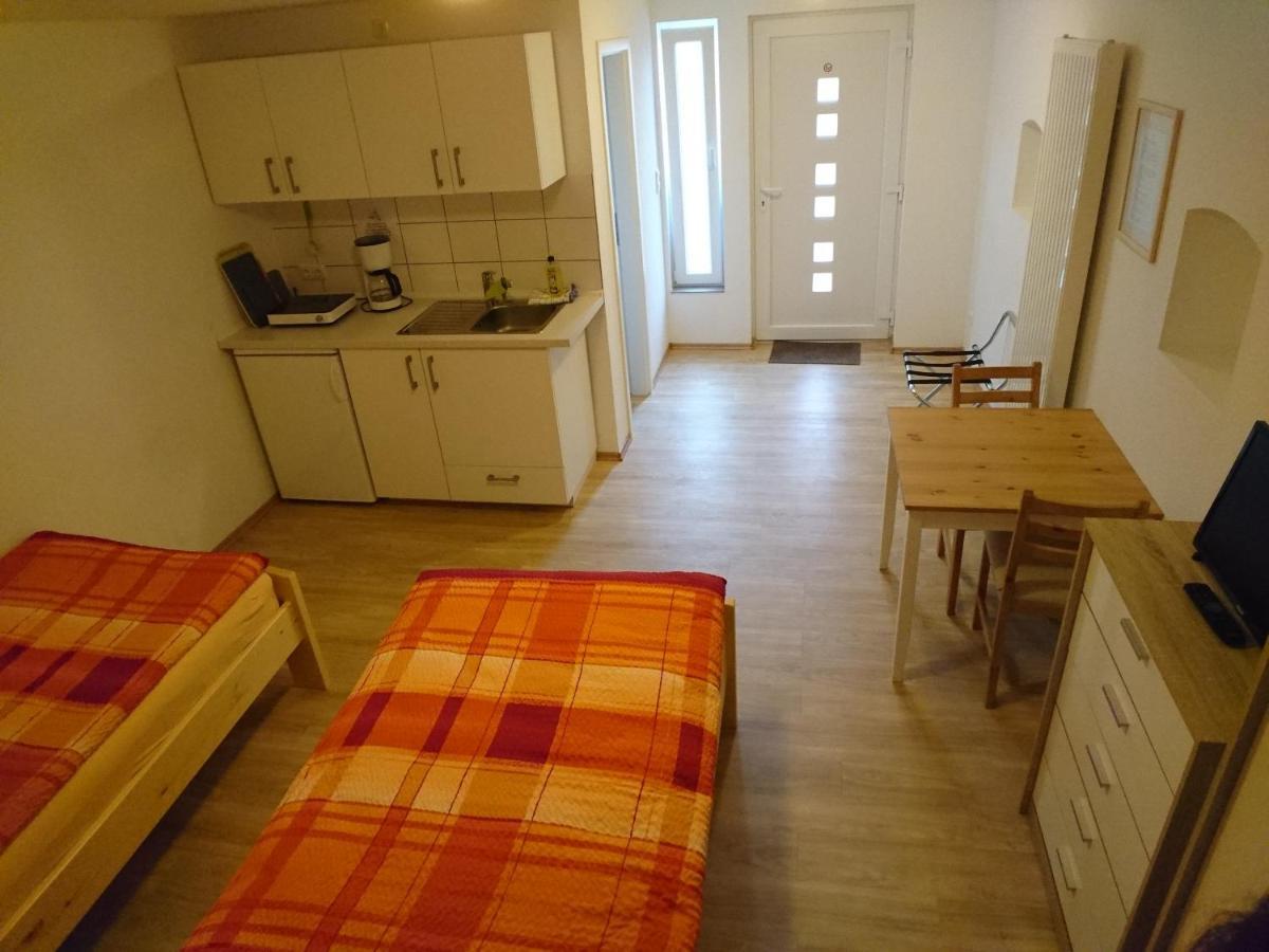 Hotel-Pension Zum Hirsch Hattersheim am Main Екстериор снимка