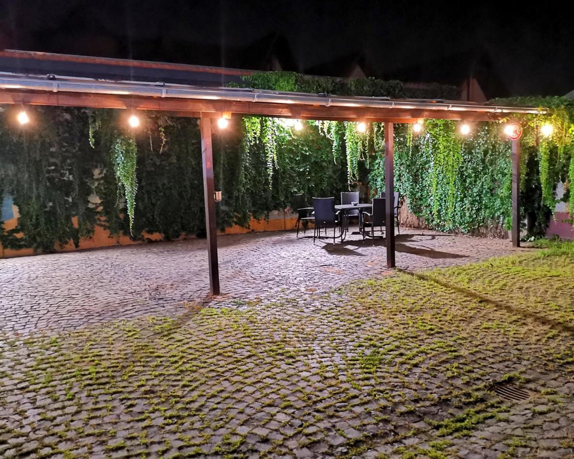 Hotel-Pension Zum Hirsch Hattersheim am Main Екстериор снимка