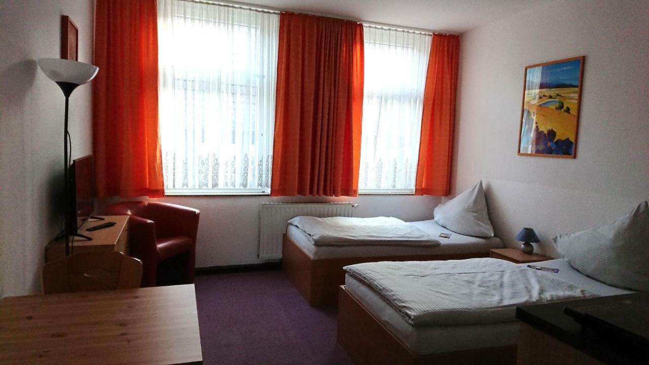 Hotel-Pension Zum Hirsch Hattersheim am Main Екстериор снимка